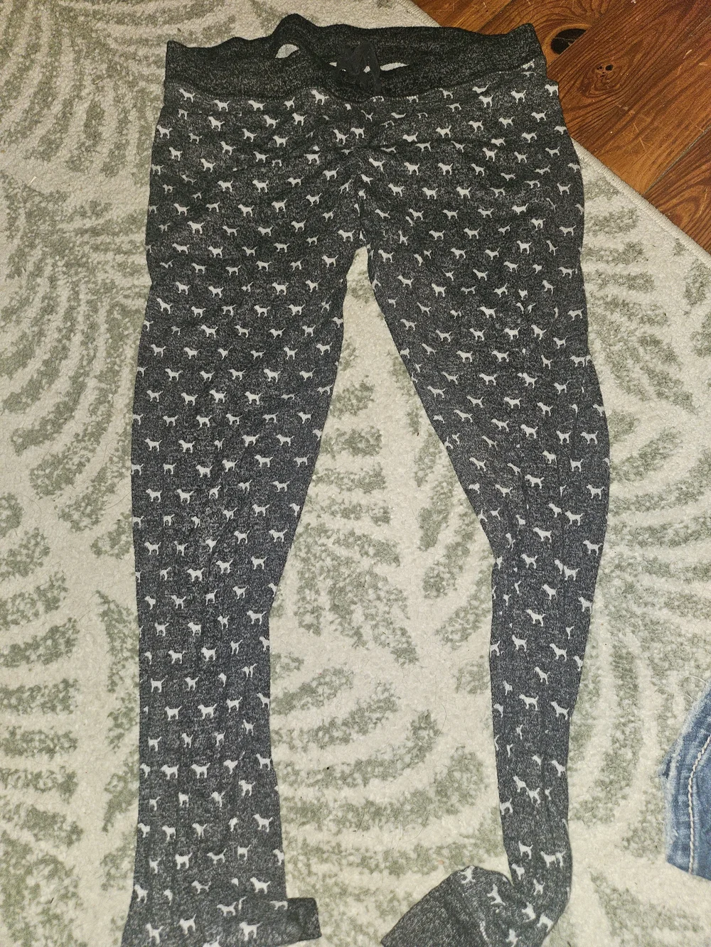 PINK Victoria's Secret Charcoal Heather Dog-Print Leggings - Picture 2 of 3